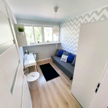 New - 300 M Town Hall - 3 - 7 People * Breslau