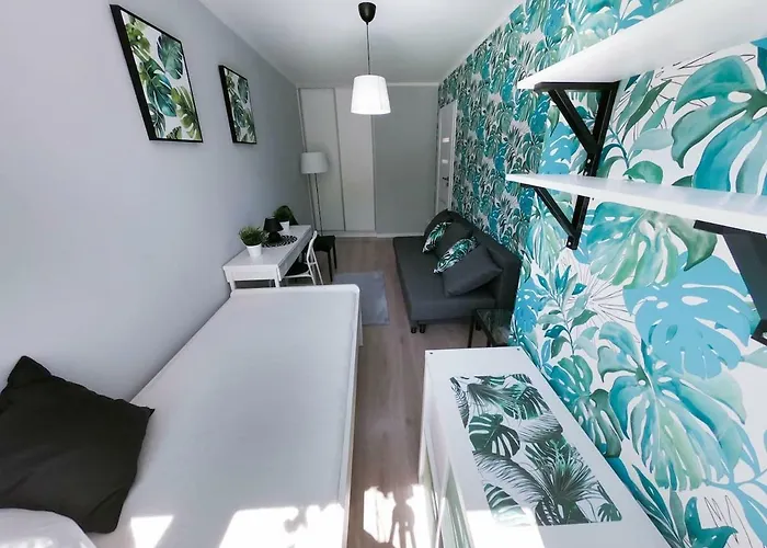 New - 300 M Town Hall - 3 - 7 People Apartment