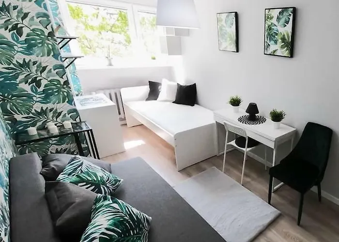 New - 300 M Town Hall - 3 - 7 People